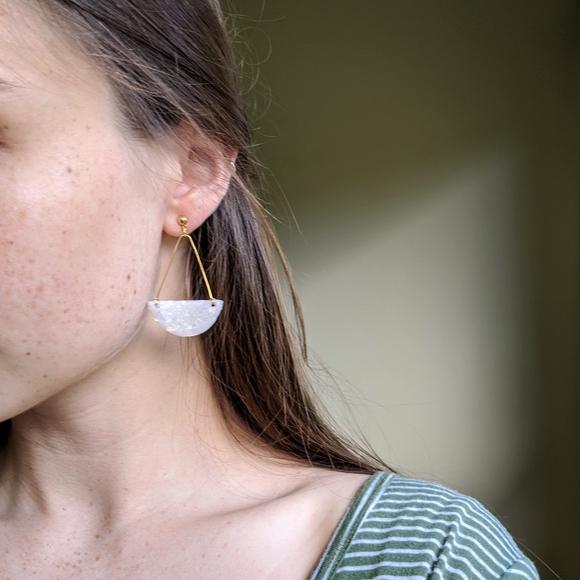 White Shimmer + Gold Wire Triangle Clay Earrings ✨ - Picture 2 of 2